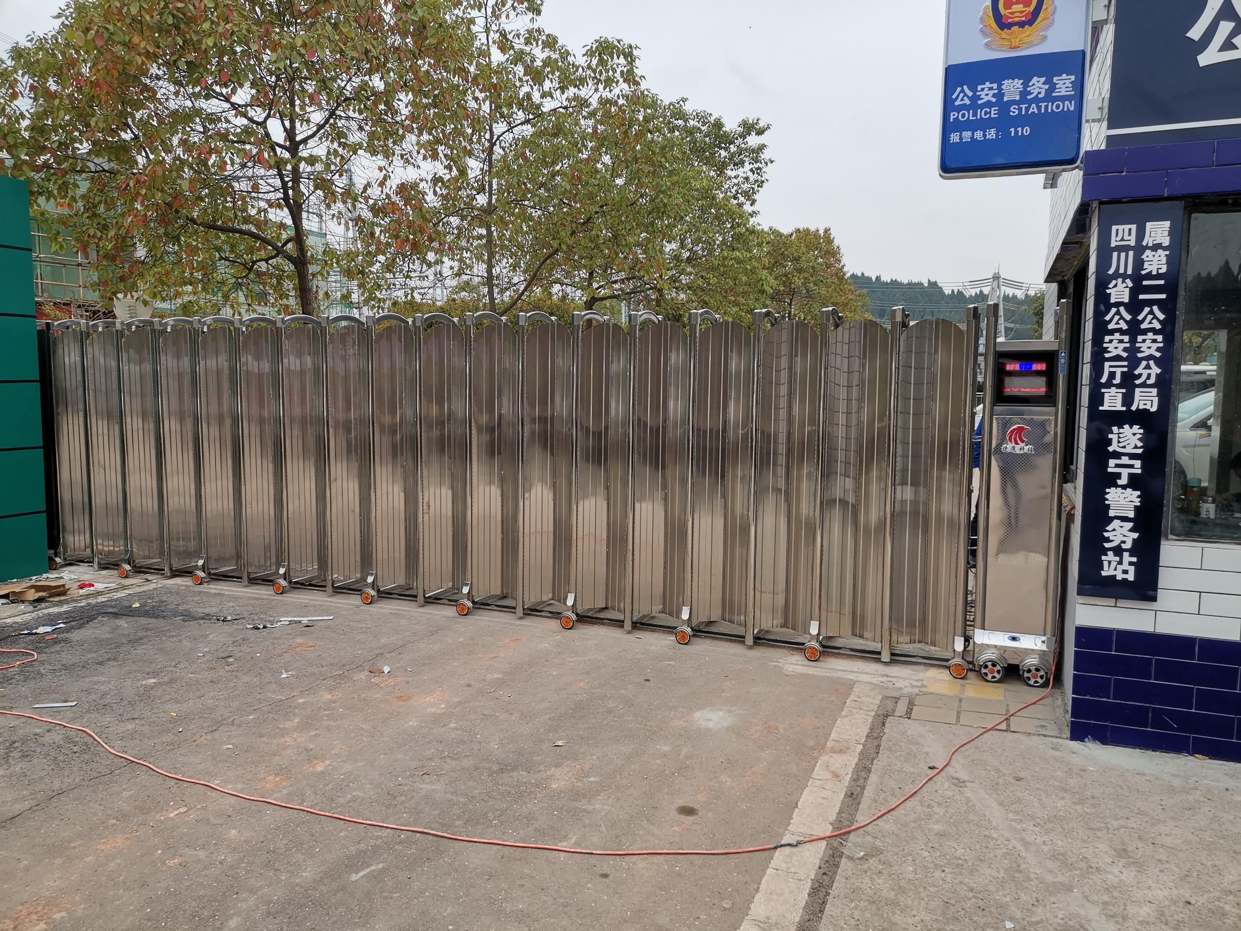 電(diàn)動門伸縮門