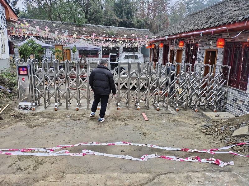 電(diàn)動伸縮門