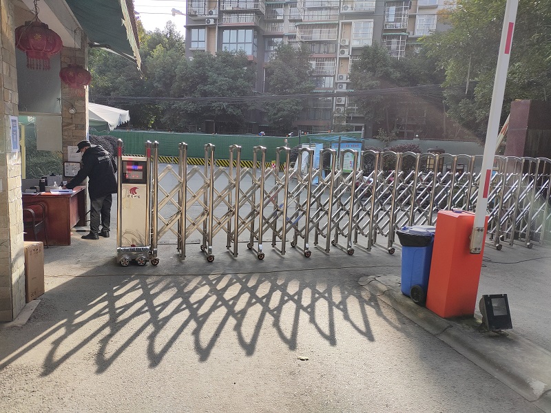 電(diàn)動伸縮門