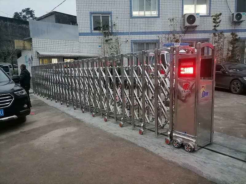 電(diàn)動伸縮門