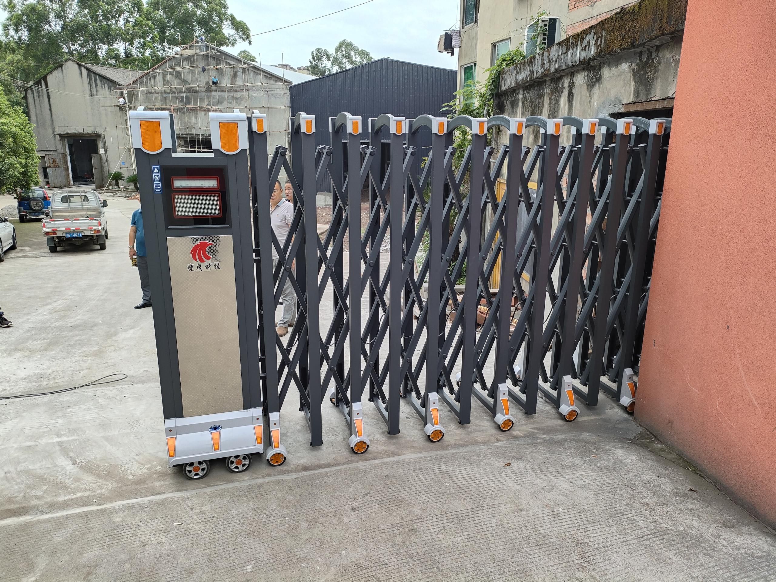 電(diàn)動伸縮門